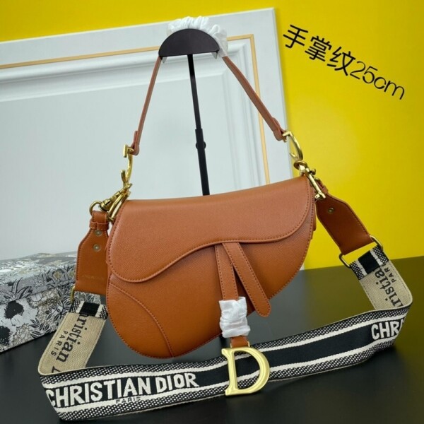 위핑,디올 DIOR saddle 클래식 모던 크로스백 25.5 x 20 x 6.5cm