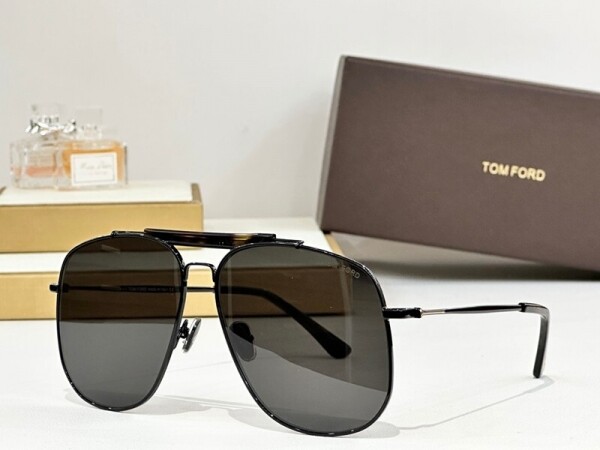 위핑,톰포드 TOMFORD 클래식 모던 빈티지 선글라스 남녀공용 TF557 58-13-145