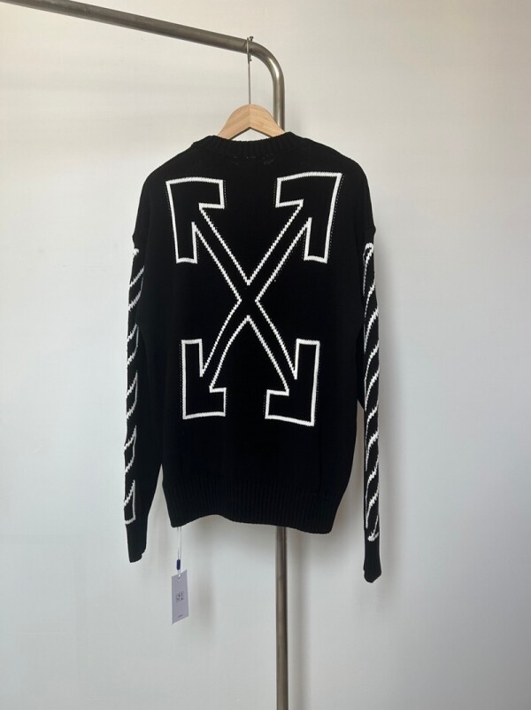 위핑,오프화이트 OFF WHITE 로고 자수 모던 캐주얼 니트