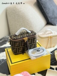 펜디 FENDI 모던 미니 케이스백 16cm