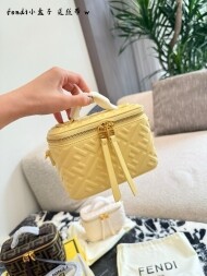 펜디 FENDI 모던 미니 케이스백 16cm