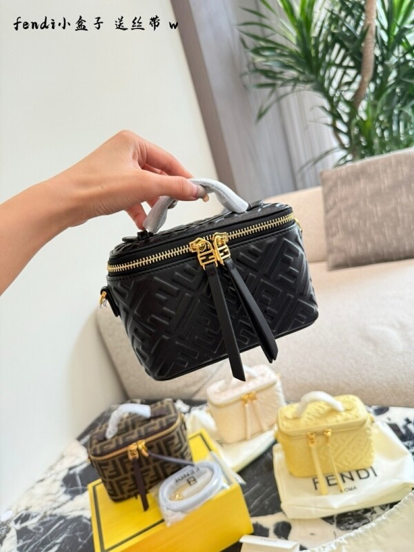 위핑,펜디 FENDI 모던 미니 케이스백 16cm