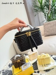 펜디 FENDI 모던 미니 케이스백 16cm
