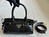 프라다 PRADA SoftLux 클래식 삼각 로고 겨드랑이 가방