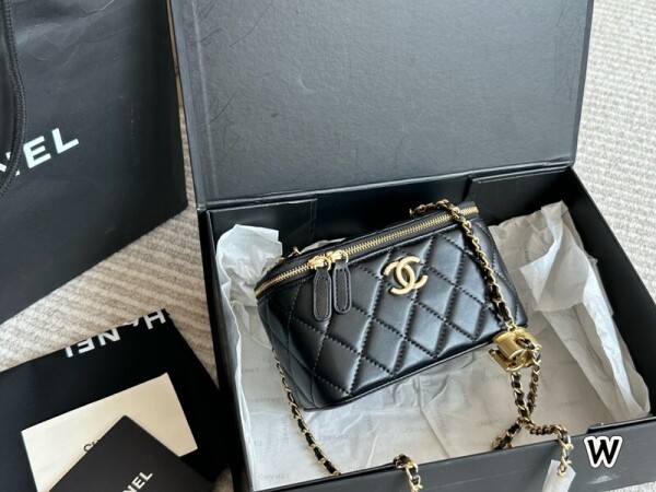 위핑,샤넬 CHANEL 클래식 모던 체인 파우치 18cm