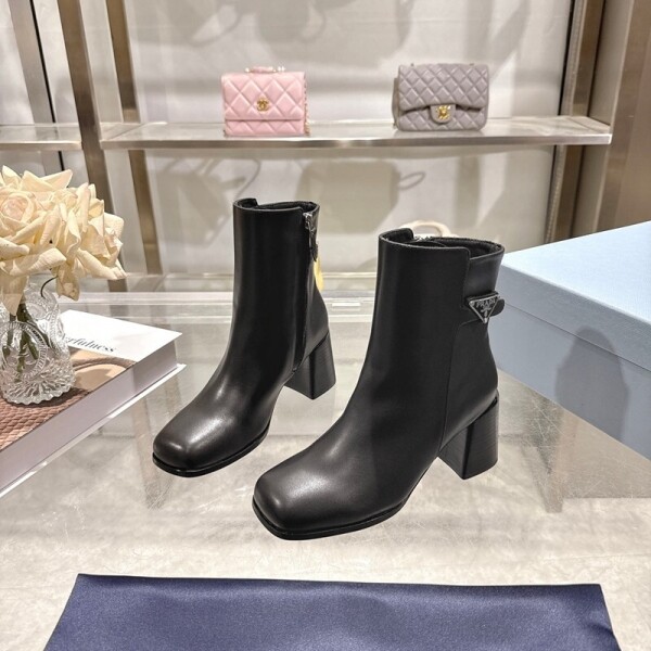 위핑,프라다 PRADA 클래식 삼각 로고 하이힐 부츠