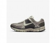 [정품] 나이키 줌 보메로 5 코블스톤 앤 플랫 퓨터 (W) FB8825-001