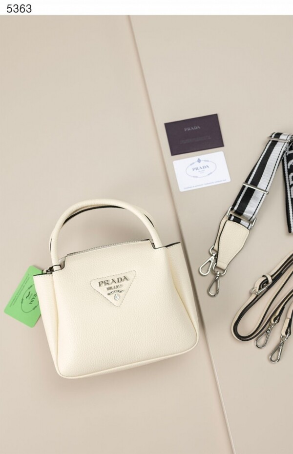 위핑,프라다 가죽 미니 핸드백