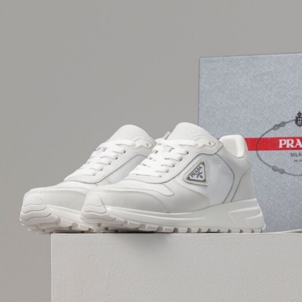 위핑,프라다 리나일론 브러시드 가죽 스니커즈