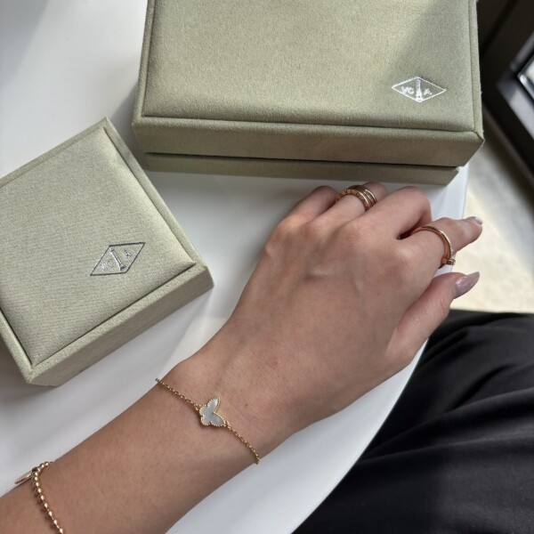 위핑,반클리프 스위트 버터 플라이 브레이브슬릿 팔찌