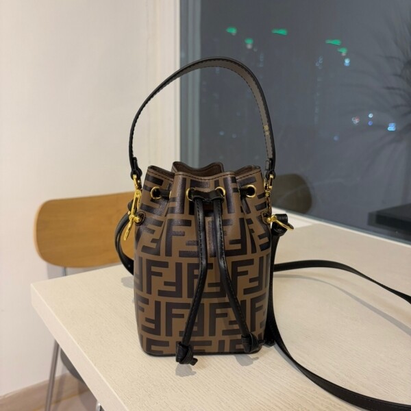 위핑,펜디 몬트레조 버킷백