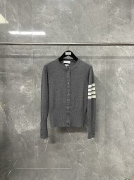 톰브라운 Thom Browne 클래식 심플 울 카디건