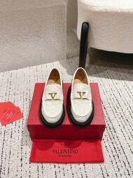 발렌티노 Valentino 신상 시그니처 데일리 여성 캐주얼 로퍼