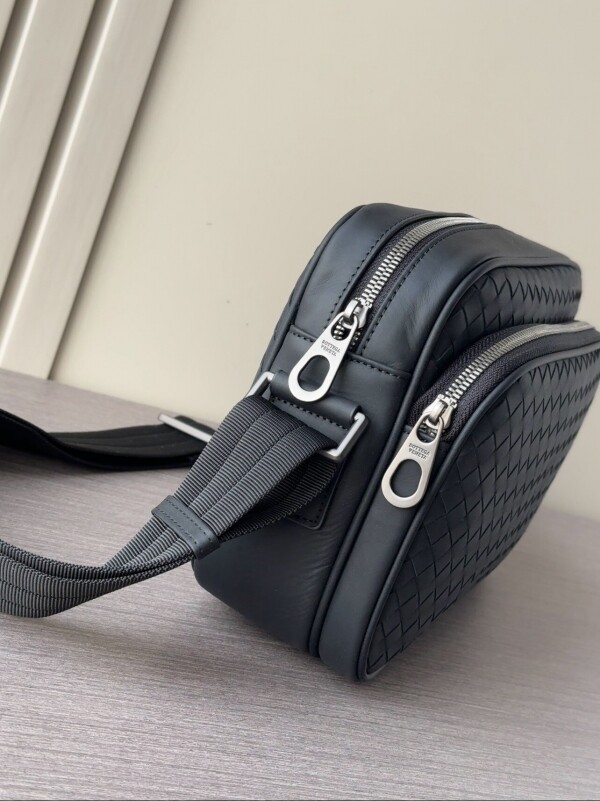 위핑,보테가 메신저백 남자 70110