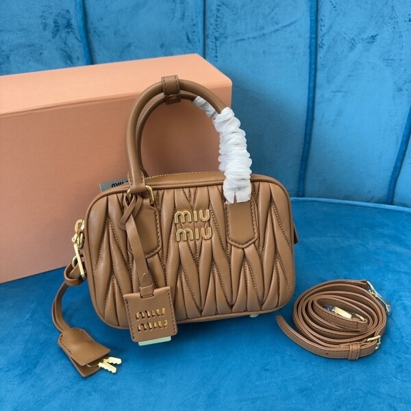 위핑,미우미우 아르카디 마테라쎄 나파  백 스몰 ,스몰미디움 5BB124