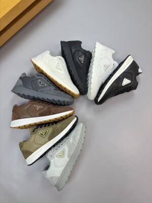 프라다 프랙스 01 리나일론 및 브러쉬드 가죽 스니커즈 2EE369_3LF5_F0009_F_G000