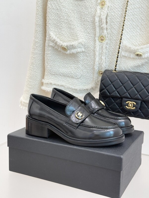 위핑,샤넬 가죽 여성 로퍼 카프스킨 유광 G46795-B22177-94305