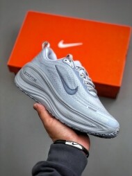 Nike VOMERO PLUS RUN HV8150 004