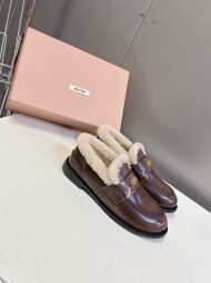 미우미우 브러쉬드 가죽 울트라 페니 로퍼 5D773D