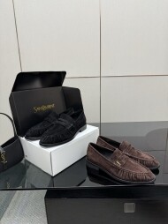 입생로랑 르 스웨이드 소재 커플 로퍼 LE LOAFER 818908