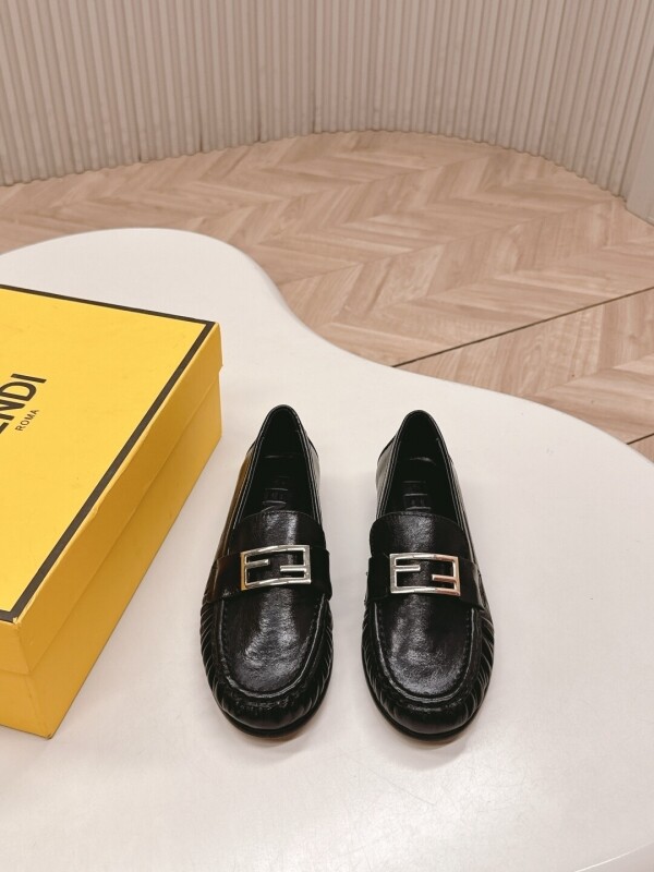 위핑,펜디 바게트 나파 가죽 로퍼 8D8756NBAF0QA1