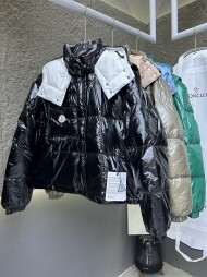 몽클레어 여성 유광 다운 패딩 점퍼 블랙 KARAKORUM 카라코럼