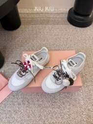 미우미우 봄여름 최신 워킹화 슬립온 여성 스니커즈 4컬러